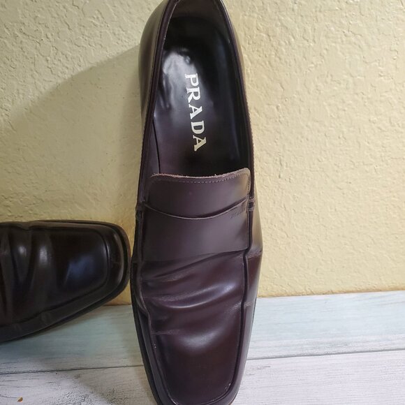 Pair of Prada Men’s Bown Leather Loafers Size 8 Made in Itay Toe - Heal 12” OSD - Picture 3 of 15